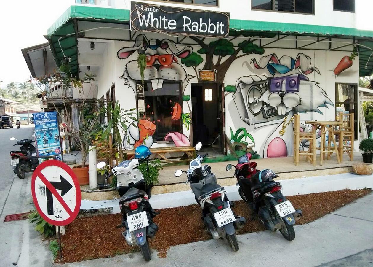White Rabbit Albergue Baan Khai Exterior foto